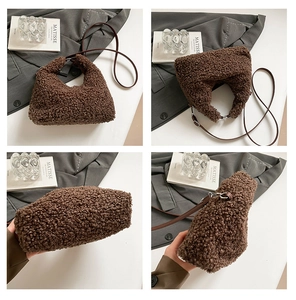 Vier-weergaven van bruine teddy fleece handtas met focus op textuur en gebogen ontwerp