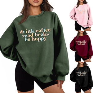 Detailansicht der Oversize-Sweatshirts in Grün, Rosa, Burgund und Schwarz mit Aufdruck