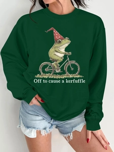 Détail de l'illustration de grenouille à vélo sur un sweat-shirt vert