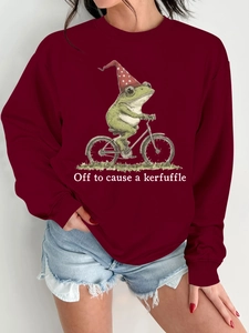 Détail du sweat-shirt bordeaux avec un drôle de crapaud à vélo et texte humoristique