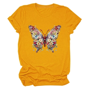 Détail de l'imprimé papillon floral sur un t-shirt jaune à manches courtes en coton