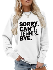 Detail des Sorry Can't Tennis Aufdrucks auf weißem Sweatshirt mit Rundhalsausschnitt