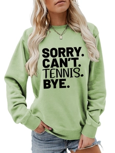 Detail von SORRY CAN'T TENNIS Text und Rippbündchen am hellgrünen Sweatshirt