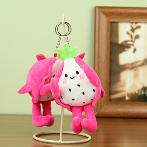 Détail de porte-clés pitaya en peluche aux expressions mignonnes et anneaux argentés