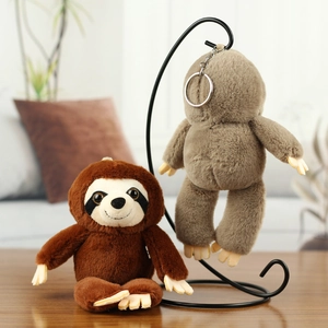 Detail van de luiaard pluche hangers met zachte vacht en metalen sleutelhanger ring