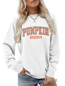 Détails des poignets côtelés et texte Pumpkin Season sur un sweatshirt blanc
