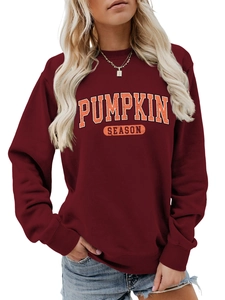 Détail d'un sweat bordeaux avec impression texte rétro orange Pumpkin Season