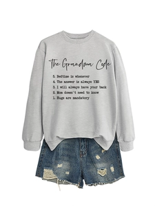Conjunto de sudadera gris The Grandma Code y pantalones cortos vaqueros rasgados