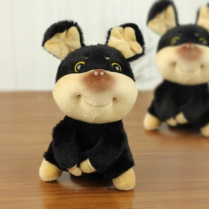 Portachiavi peluche a forma di cane ape con pelliccia nera e gialla su legno