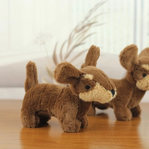 Charmant porte-clés en peluche teckel marron doux pour décoration de sac et accessoires