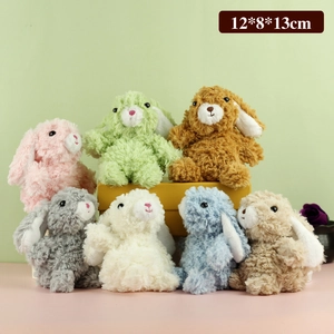 Set di sette portachiavi a forma di coniglietto di peluche colorato per decorare zaini