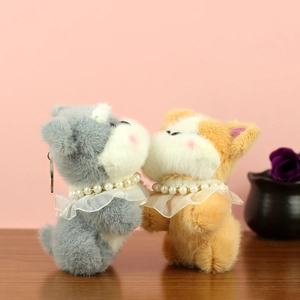 Porte-clés chatons en peluche gris et orange avec colliers de perles et dentelle