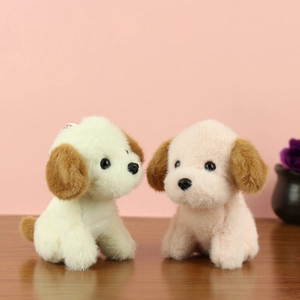 Charmants pendentifs chien en peluche beige et rose avec oreilles brunes pour sacs