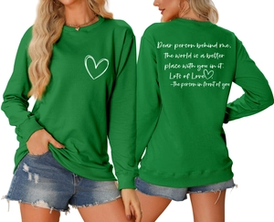 Vue avant et arrière d'un sweat-shirt vert à col rond avec cœur et texte au dos