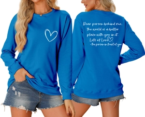 Sweat bleu marine avec motif cœur et texte inspirant au dos de la pièce