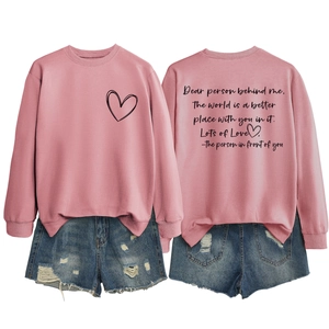 Détail du dos d'un sweat-shirt décontracté avec impression d'un message inspirant