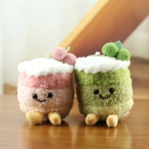 Lindos colgantes de pastel de cereza de felpa con caras sonrientes para bolsos
