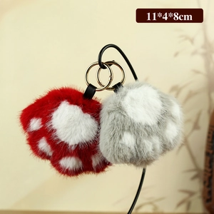 Porte-clés patte de chat en peluche rouge et gris avec fourrure douce et anneau doré
