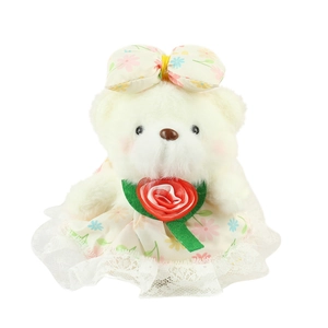 Niedlicher Teddybär Plüschtier im Blumenkleid mit roter Rose und Spitzenbesatz