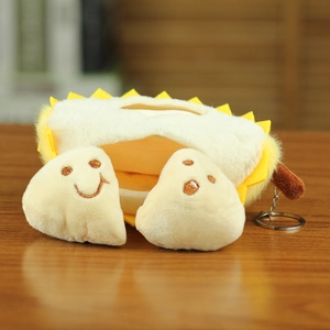 Détail du porte-clés durian en peluche montrant la structure divisée et les broderies mignonnes