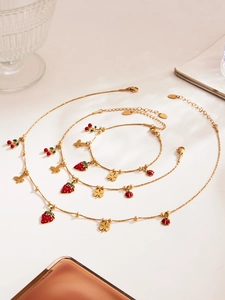 Collane placcate oro 18k con ciondoli smaltati a fragola, ciliegia e coccinella a piatto