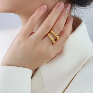 Chunky double layer gold-plated hammer texture open ring in 18K gold finish