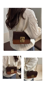 Detailansicht der Vintage-Patchwork-Kettentasche mit mattem Leder und Goldschnalle
