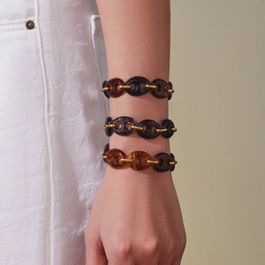 Three-piece layered resin pig nose bracelet set with 18k gold plating in amber tone