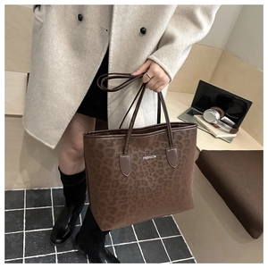 Close-up of brown leopard print tote bag with Fashion text for stylish daily commuting