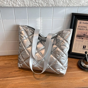 Sac Cabas Matelassé pour Femmes Lustre Métallique Grande Capacité Sac à Épaule Mode Urbaine Sac à Main Rembourré Quotidien