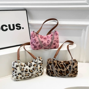 Trois couleurs de sacs à bandoulière léopard en fausse fourrure avec chaînes
