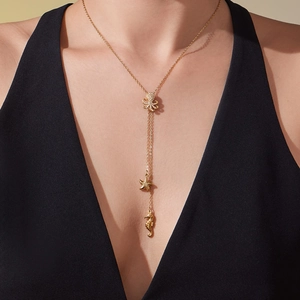 Collier en Y doré avec pendentifs étoile de mer, hippocampe et poulpe ornés de cristaux
