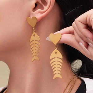18k gold plated fishbone and heart earrings with matte finish on female model