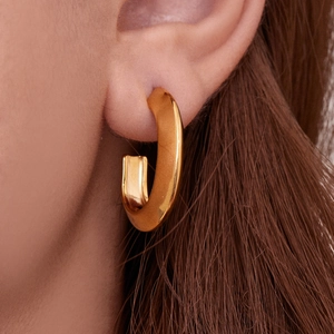 Minimalist wide C-shape 18k gold plated stainless steel hoop earrings on model