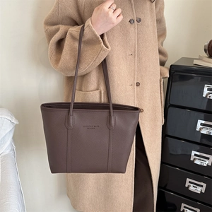 Minimalist dark brown lychee leather tote bag for women with large capacity for daily use