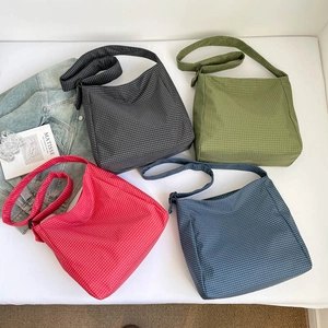 Sacs bandoulière classiques en toile à carreaux noir, vert, rouge et bleu marine