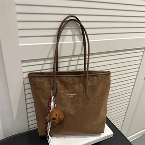 Vintage Leopard Print Large Capacity Tote Bag For Women Faux Suede Frosted Texture Shoulder Bag With Plush Pendant Commuter Handbag