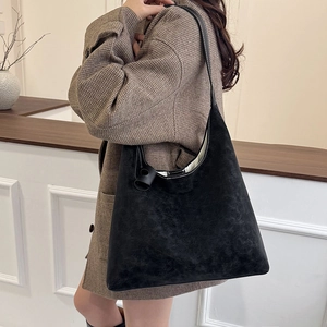 Minimalist black hobo shoulder bag with contrast stitching and large capacity for commuting