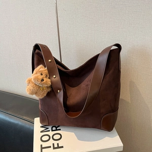 Sac Cabas Femme Grande Capacité en Daim Rétro Couleur Contrastée Sac à Épaule Avec Pendentif Ours en Peluche Sac à Main Décontracté