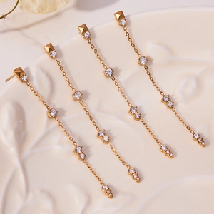 Boucles d'oreilles pampilles en acier plaqué or 18k avec pierres zircones brillantes