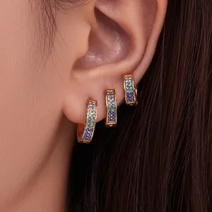 Orecchini A Cerchio Huggie In Acciaio Inossidabile Placcato Oro 18K Con Zirconi Colorati Stile Ins Per Donna