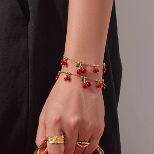 Set di bracciali in acciaio inossidabile placcato oro 18k con ciondoli a ciliegia rossa