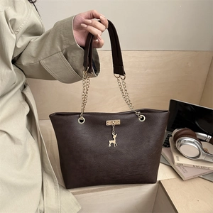 Women Vintage PU Leather Tote Bag Large Capacity Commuter Shoulder Bag With Golden Chain Strap And Deer Pendant Jewelry
