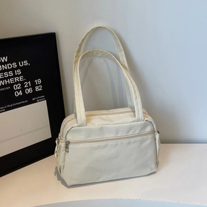 Sac fourre-tout minimaliste en nylon beige avec poche zippée pour usage quotidien