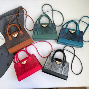 Fashionable crocodile texture tote bags for women in five colors with metal buckle