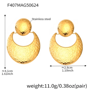 Detailed view of gold stainless steel earrings with vintage hammered texture and dimensions