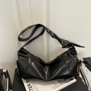 Sac Hobo en Cuir PU Brillant pour Femmes Grande Capacité Sac à Épaule Plissé Sac Bandoulière Minimaliste Avec Bandoulière Nouée