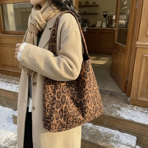 Borsa tote leopardata di grande capacità in morbida ecopelle per lo stile autunnale