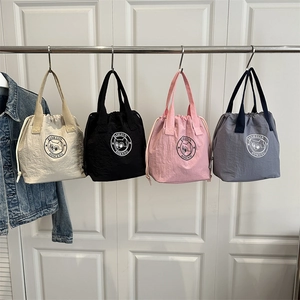 Sac Cabas Seau Imperméable en Nylon avec Cordon de Serrage Grande Capacité Sac à Main pour Femme Motif Ours Dessin Animé Casual
