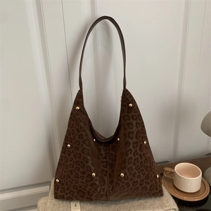 Women Leopard Print Tote Bag Faux Suede Large Capacity Shoulder Bag With Gold Rivets Casual Hobo Handbag For Daily Use